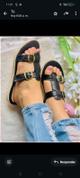 SANDALIA NEGRA DOS BROCHES