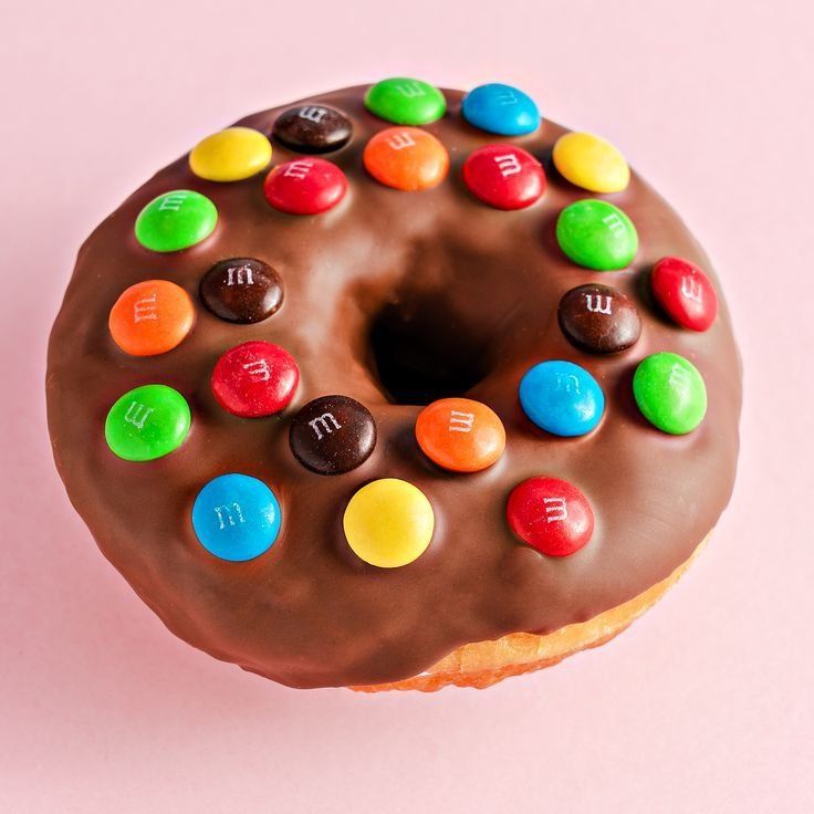Dona decorada con chocolatitos m