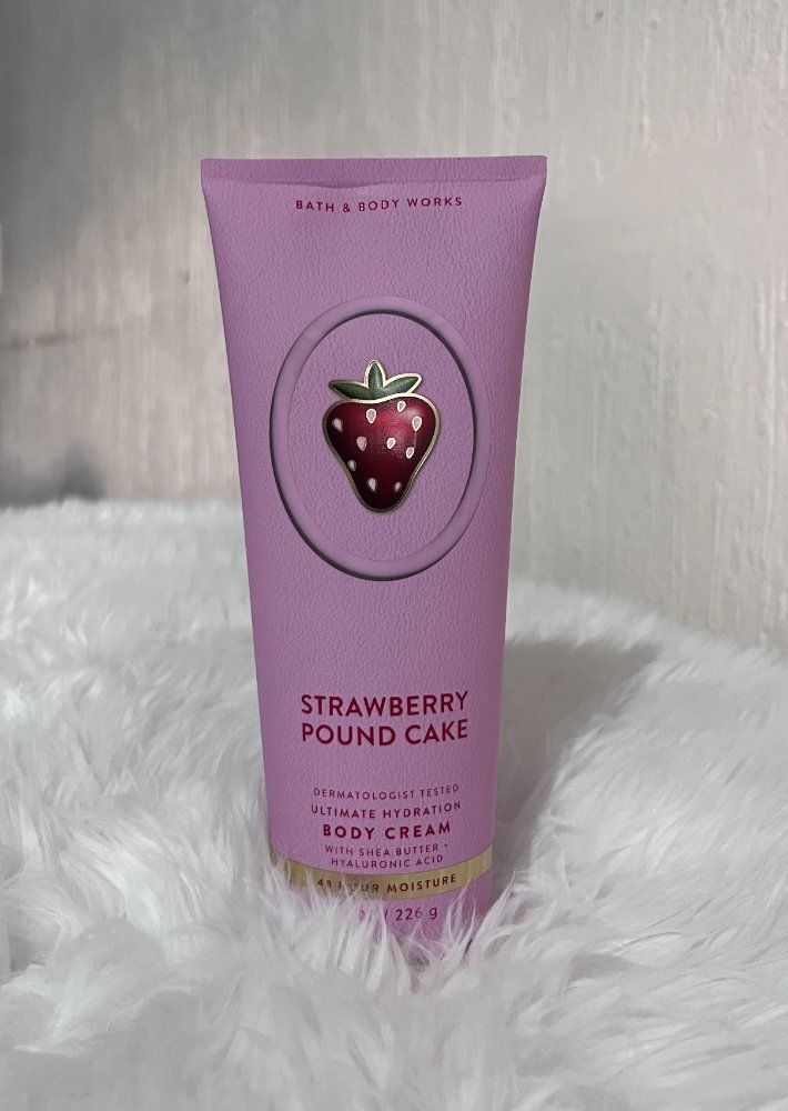 Body Cream -Body Bath & Body Works (Strawberry Poun Cake)