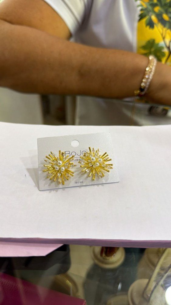 ARETES BOJO