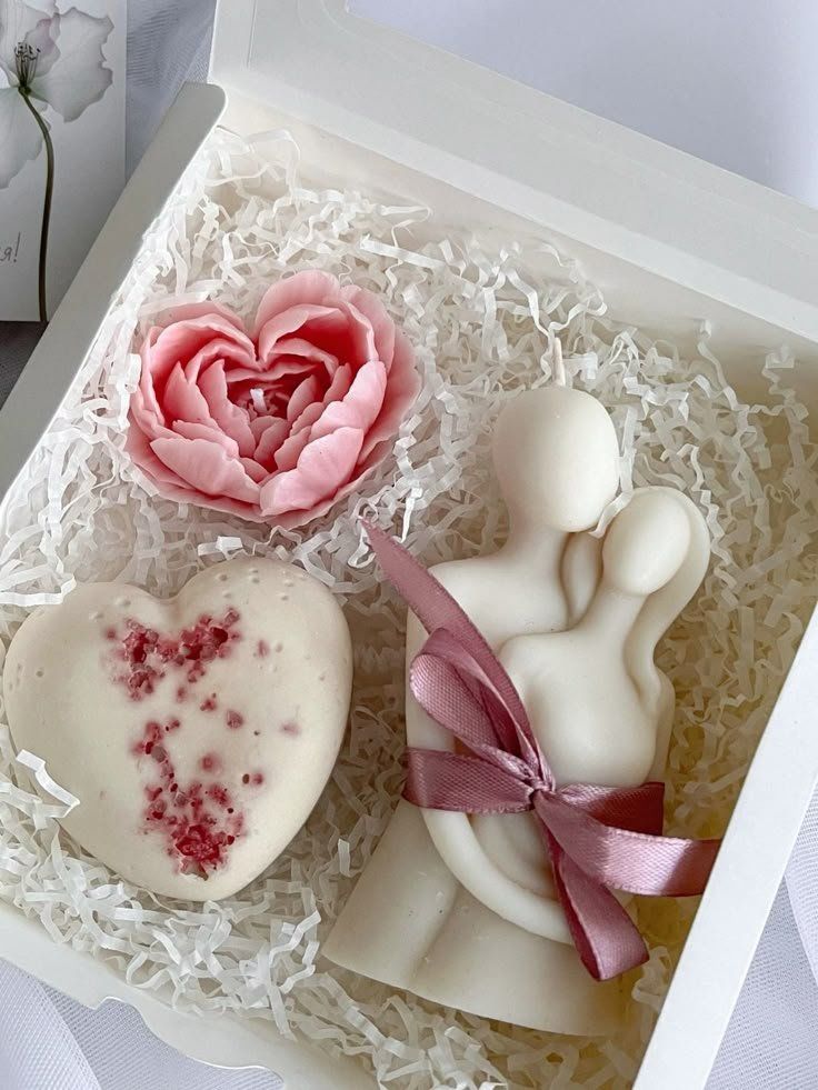 CAJA  PAREJA CORAZON LABRADO  CORAZON
