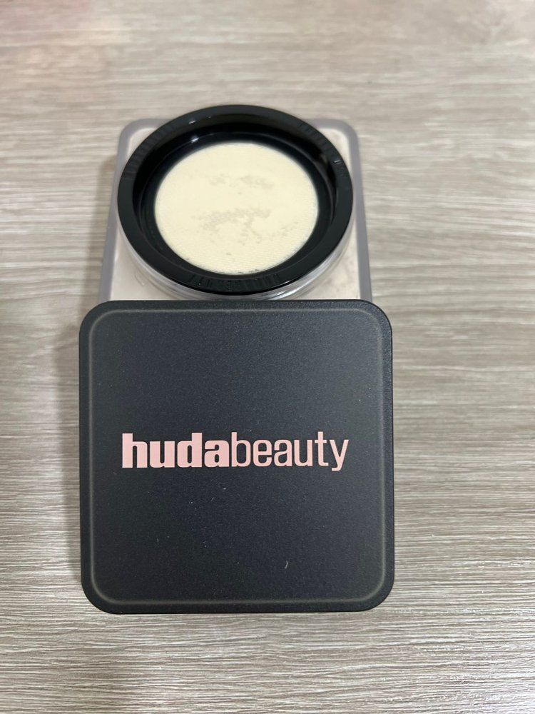 2114072 Huda Beauty Easy Bake Loose Powder polvos sueltos tono