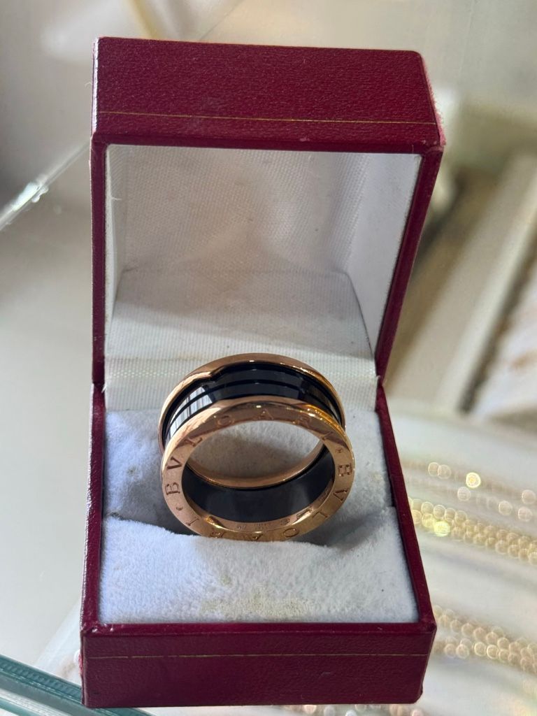 Anillo Bvlgari cerámica