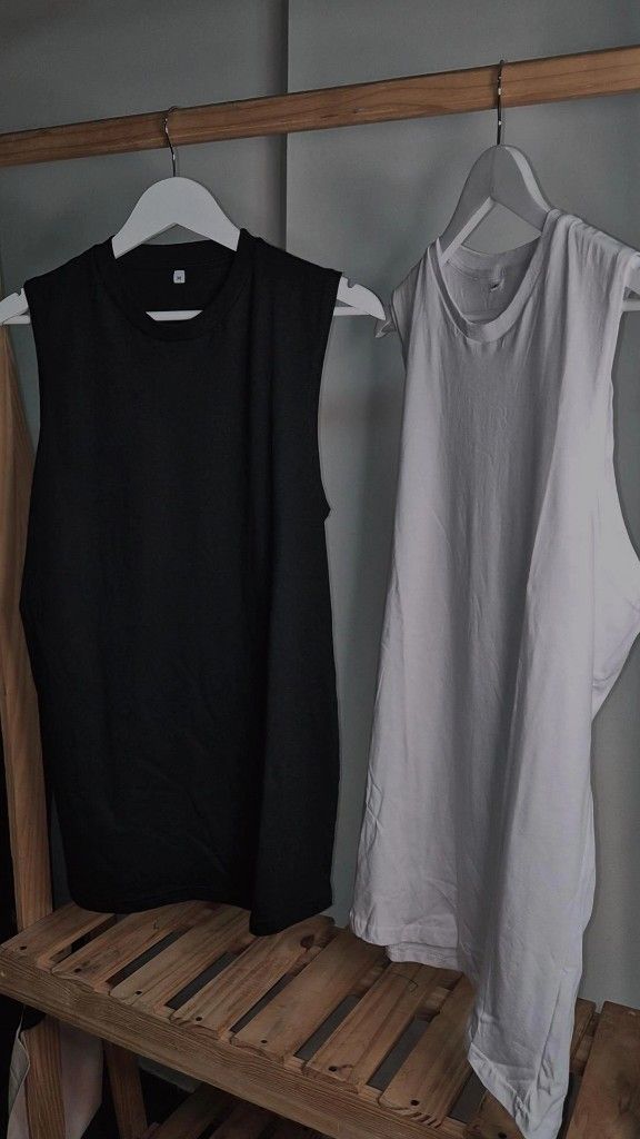 MUSCULOSA LISA NEGRA / BLANCA