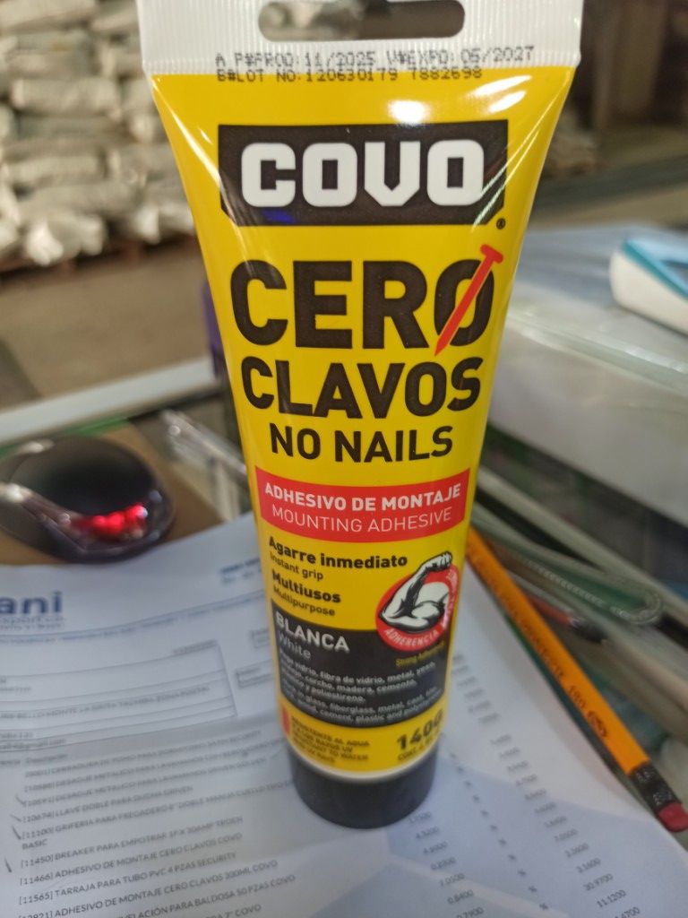 Adhesivo de montaje