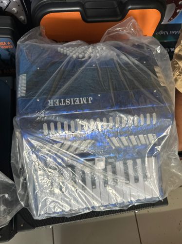 Acordeón j. meister azul de 48 bajos 3 cambios