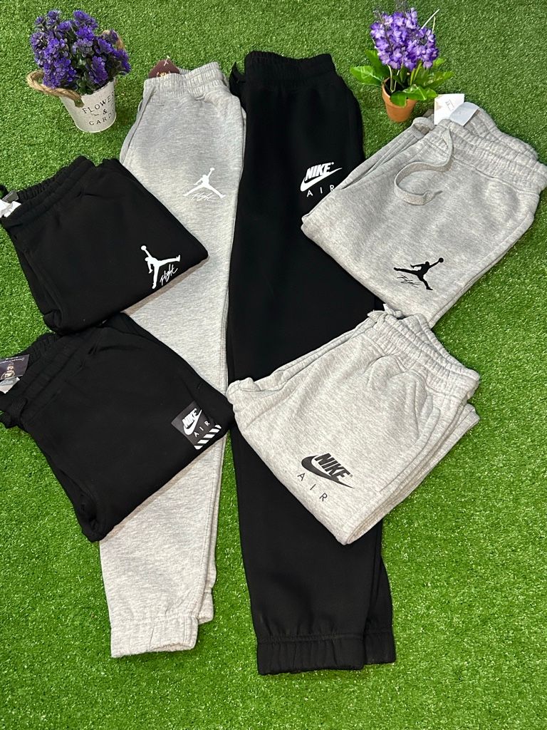 Deportivos con felpa calvin , nike, jordan