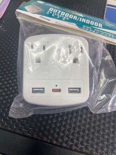 ADAPTADOR DE TOMACORRIENTE USB 809-5021