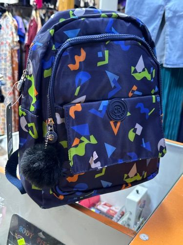MOCHILA CON DISEÑO COLORINA