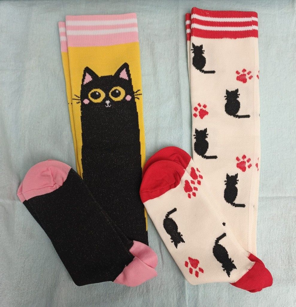 2 medias compresion gato