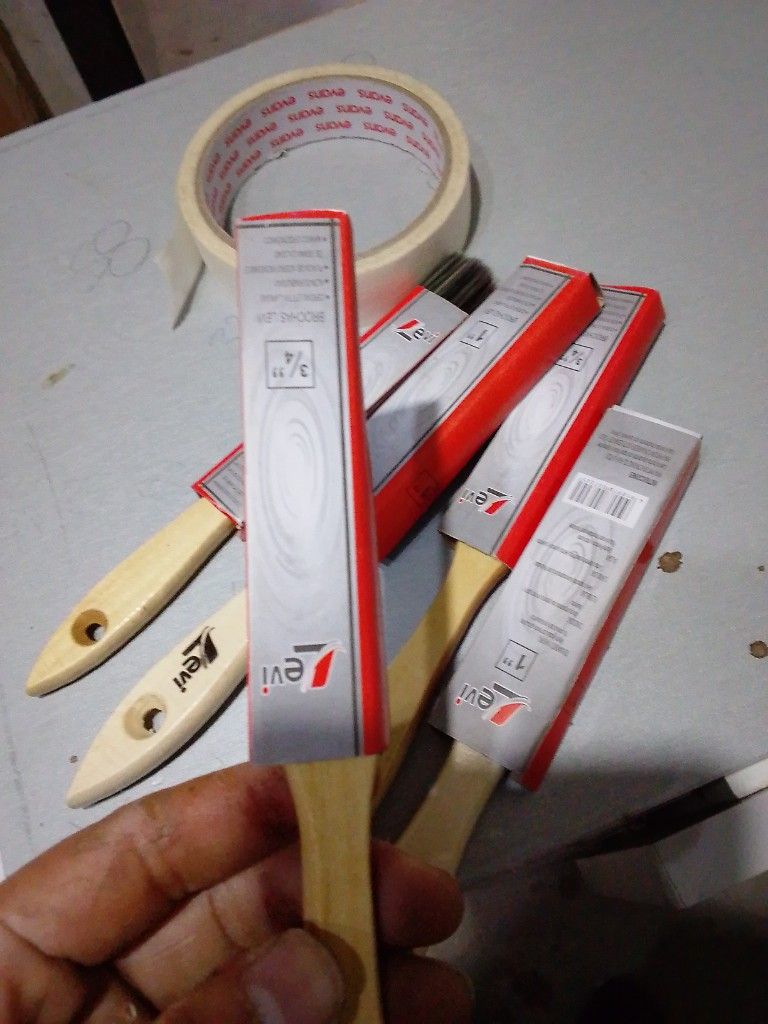 Brochas delgadas