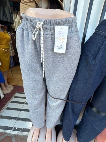 Pantalón gris