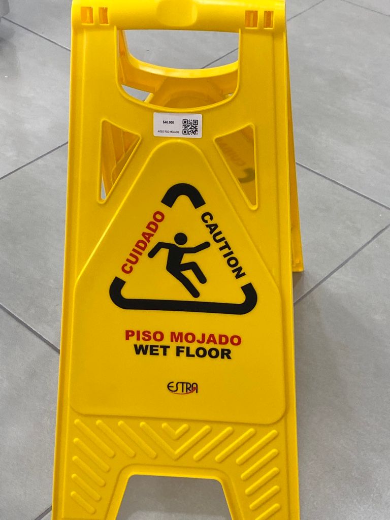 AVISO PISO MOJADO