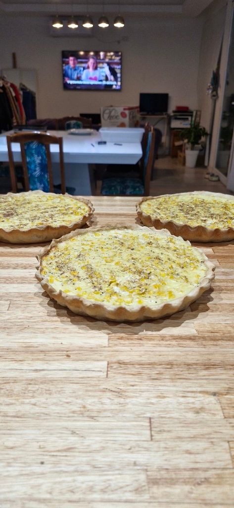 Tarta Rio. 22cm. Humita, cebolla caramelizada, y un toque de muzza.