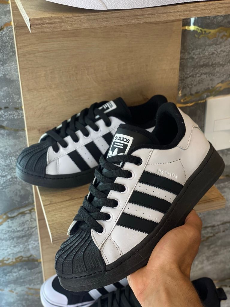 Adidas superstars