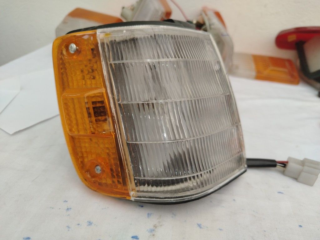 DIRECCIONAL DERECHA MAZDA 323 1992-99