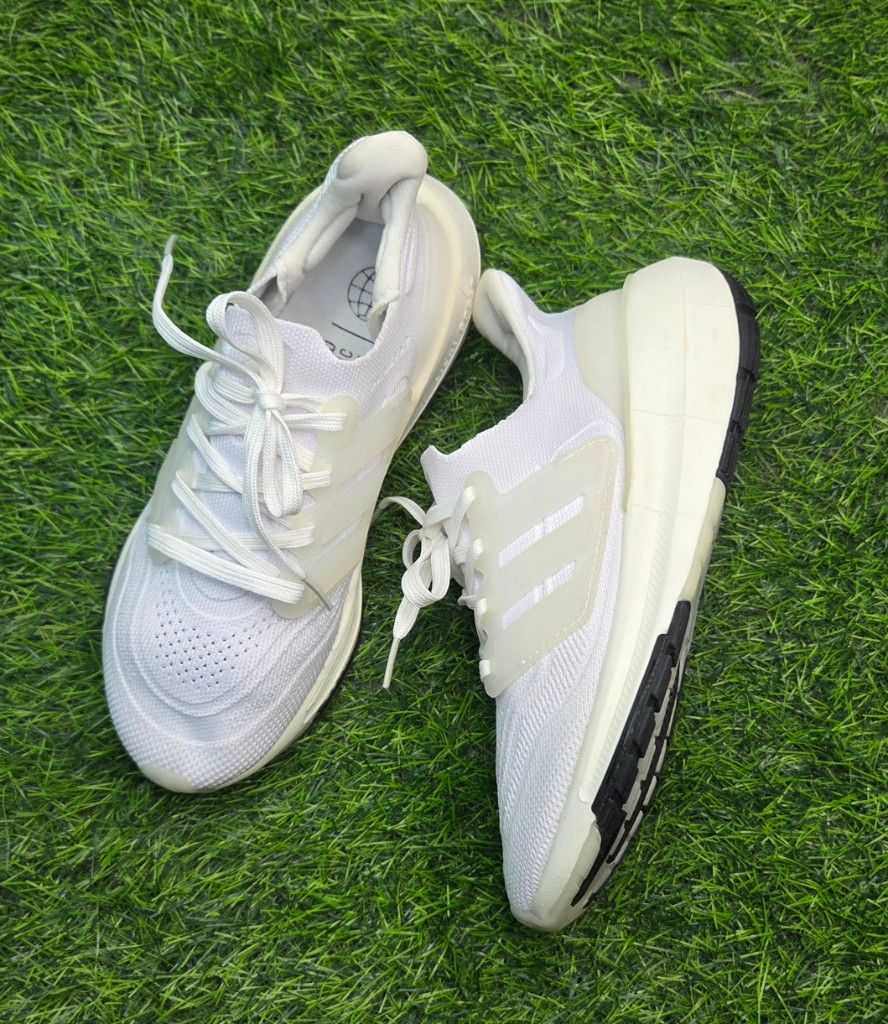 ADIDAS ULTRABOOST LIGHT