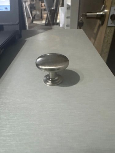Botón plateado pesado