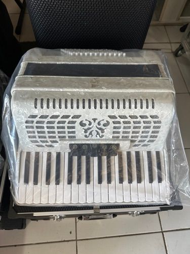 Acordeón latina cxapa3472wh 72 bajos 5 cambios