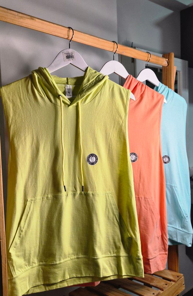Musculosa con capucha