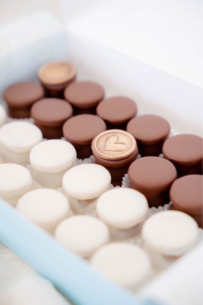 Box x 24 uni Mini Alfajor Mar del Plata Blanco o Negro