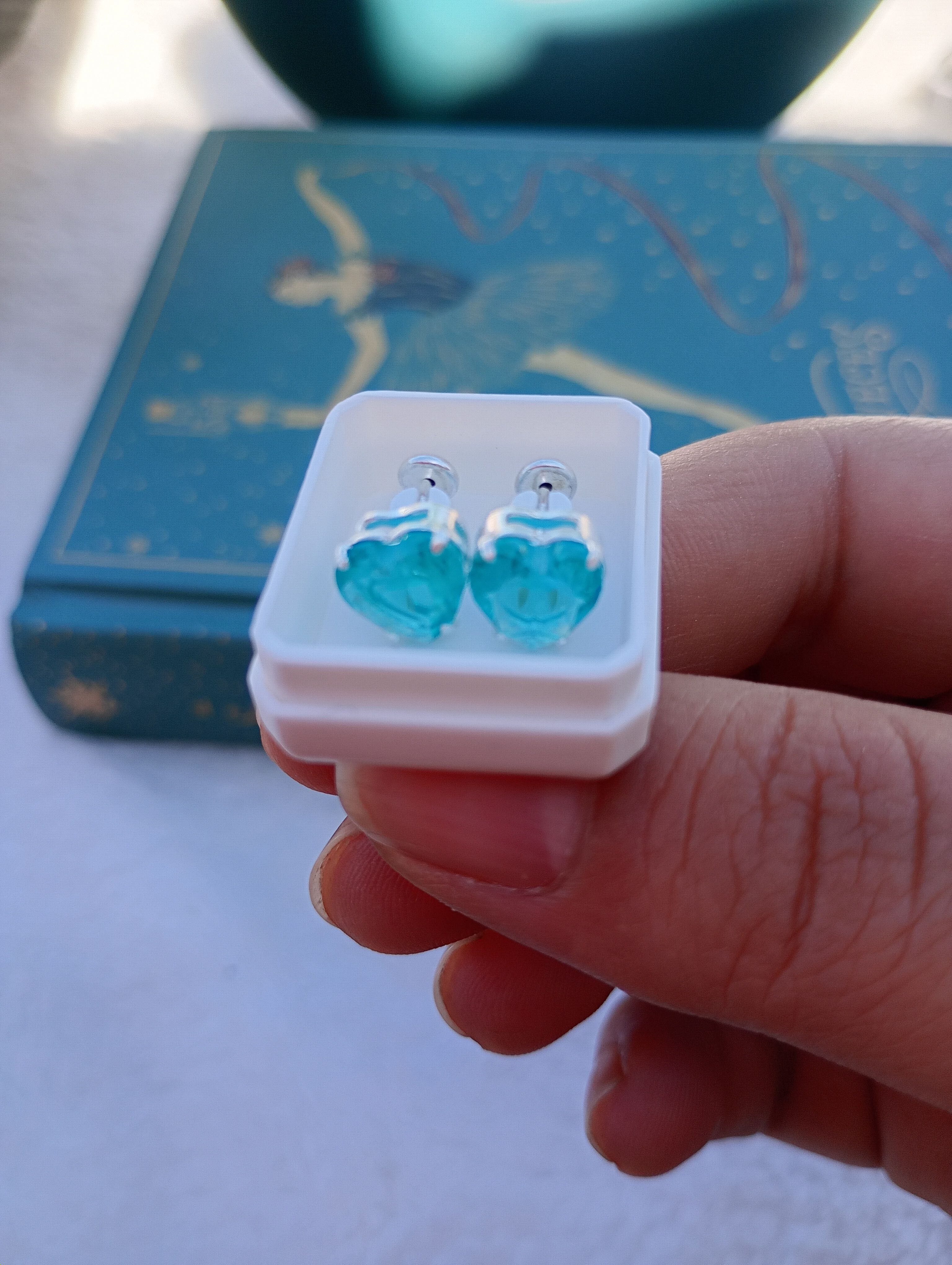 Abridor corazón engarzado cubic verde