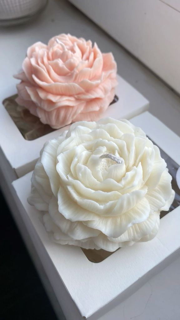 Flor peonia en caja + tarjeta