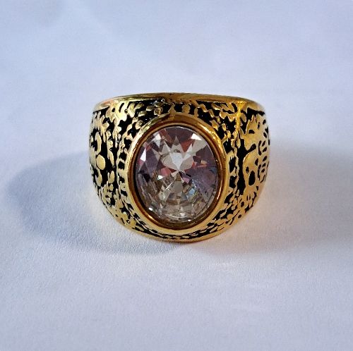 Anillo de hombre con incrustación acero dorado