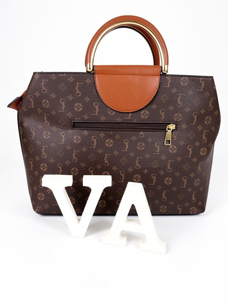 Bolso marron con monograma