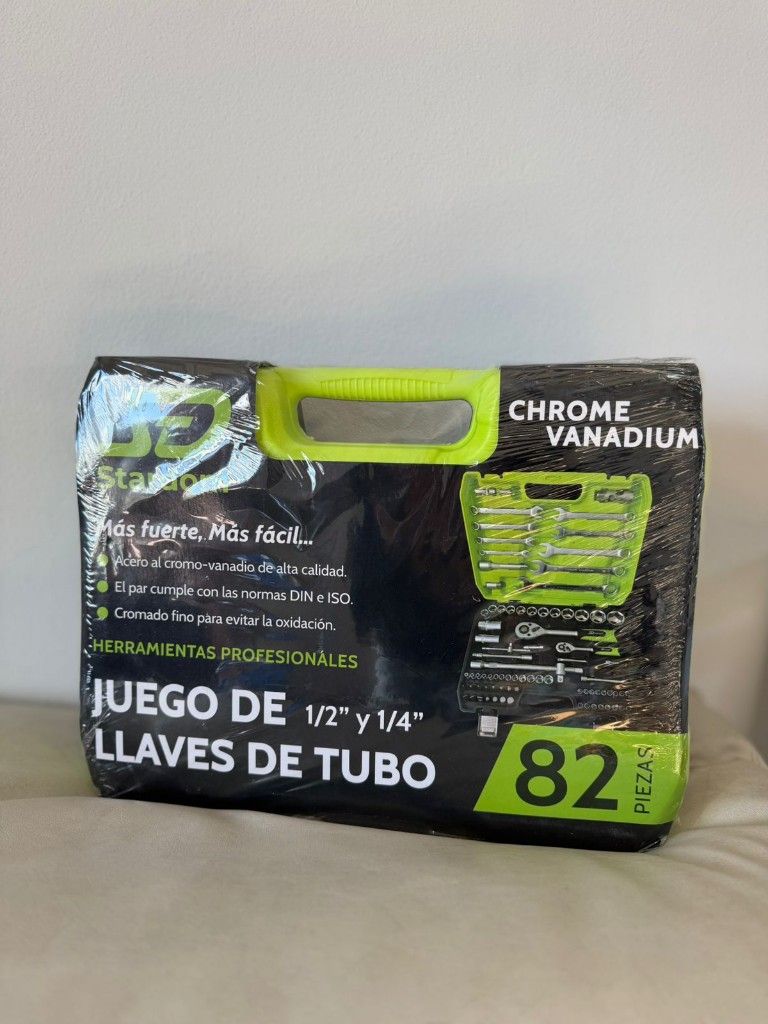 Juego de llaves y tubo
