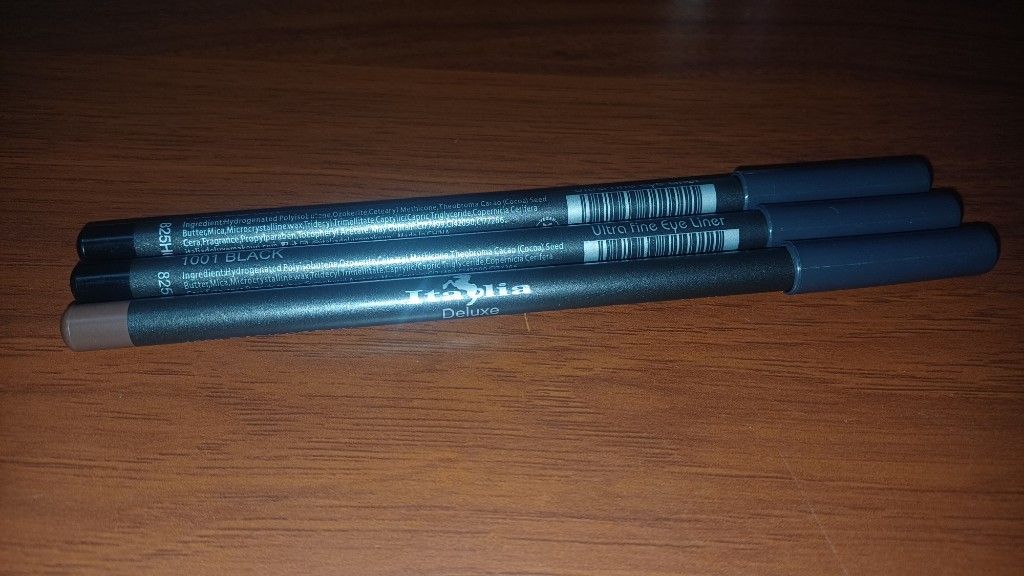 Lápiz delineador de ojos Italia Deluxe tono negro y cafe oscuro