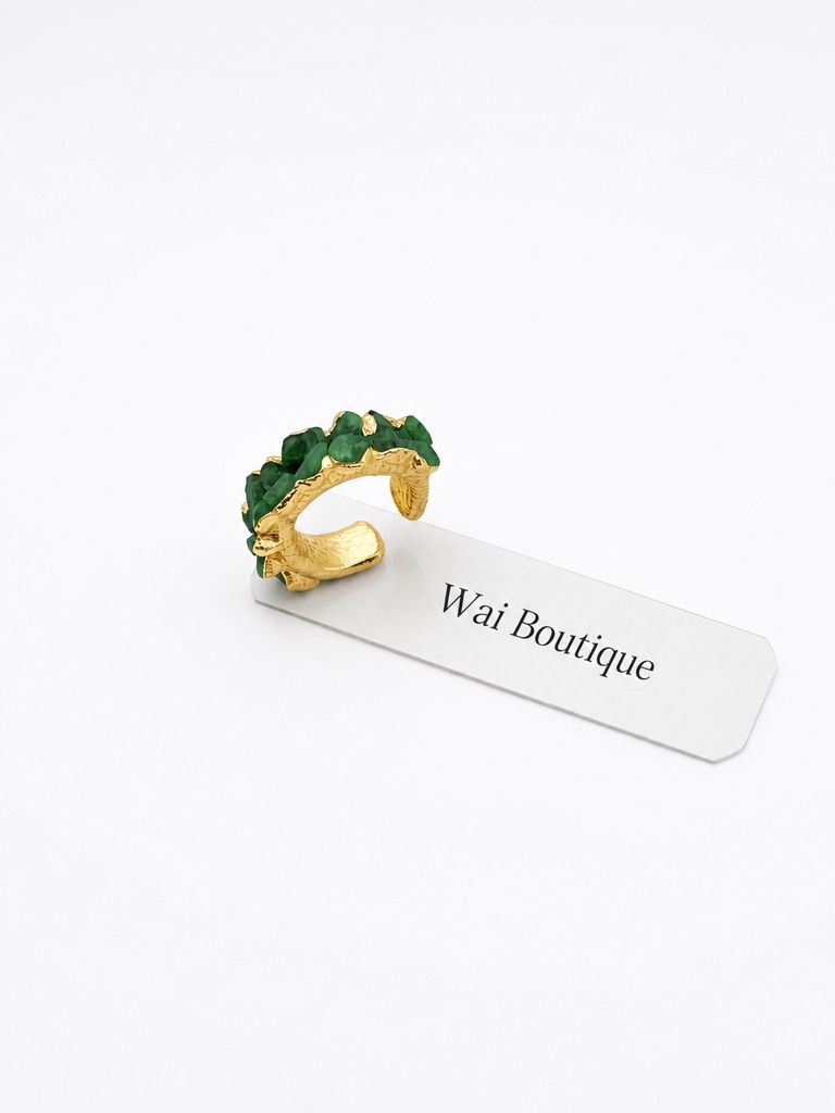 102001 -  Earcuff en Bronce con enchape en Oro de 24k y Esmeraldas