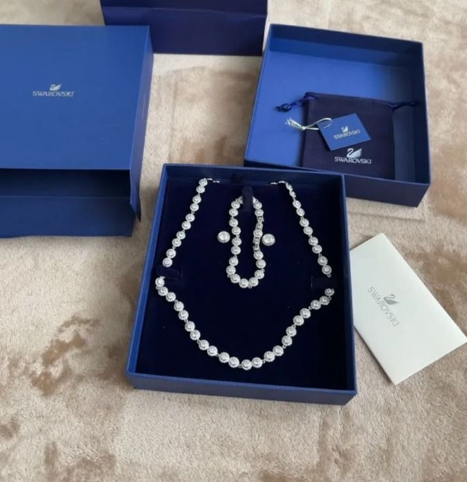 C .SWAROVSKI