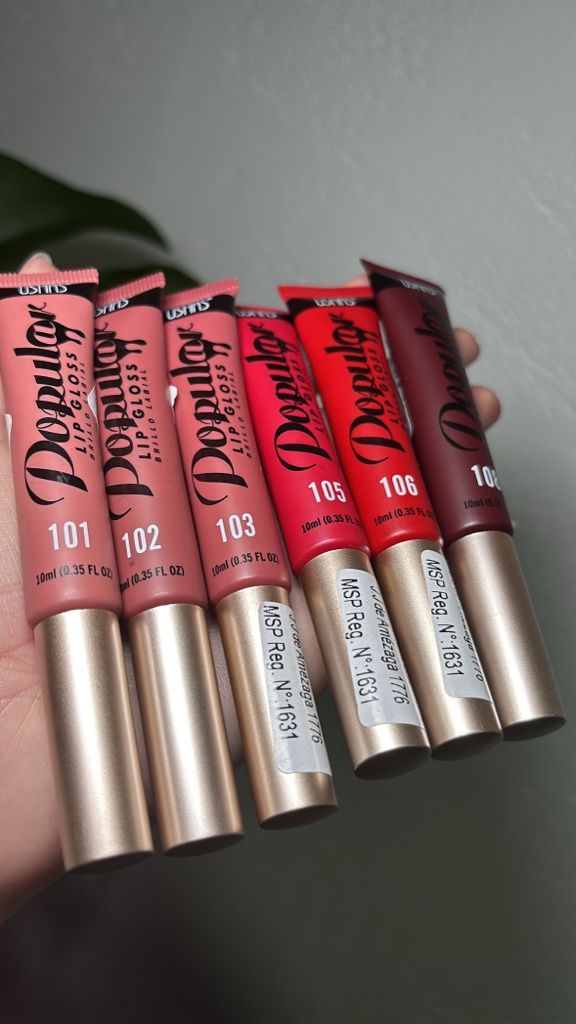 Brillo labial con color