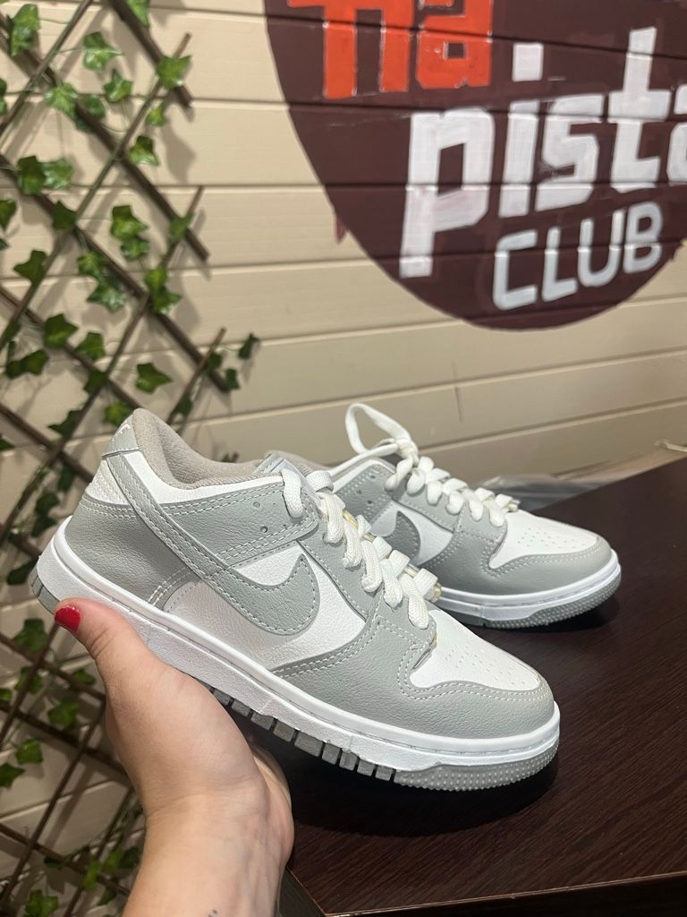 Nike dunk  cinza e branco