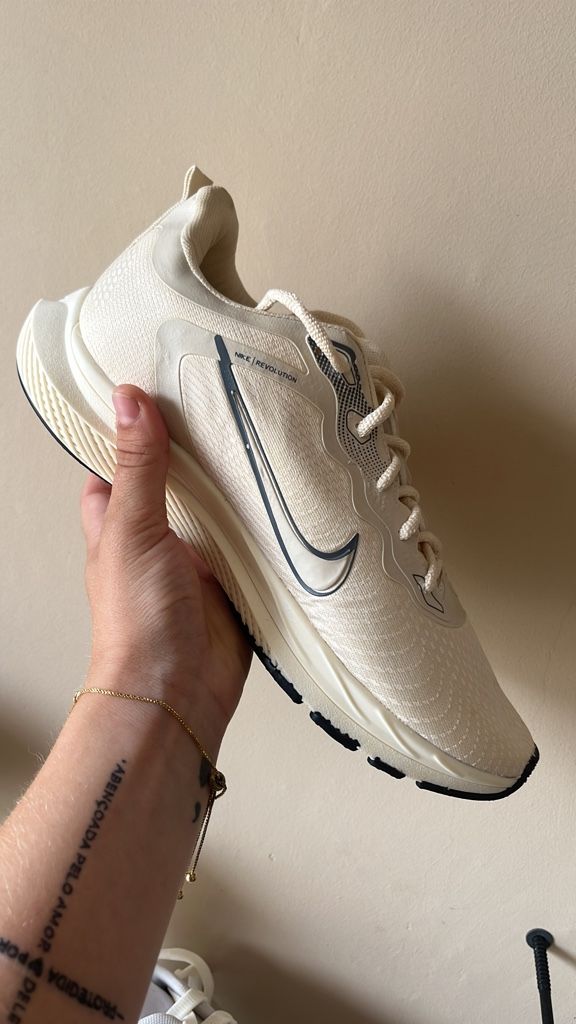 Nike Revolution branco