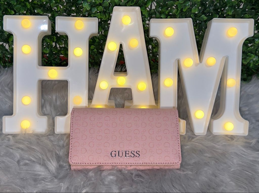 Guess billetera rosa