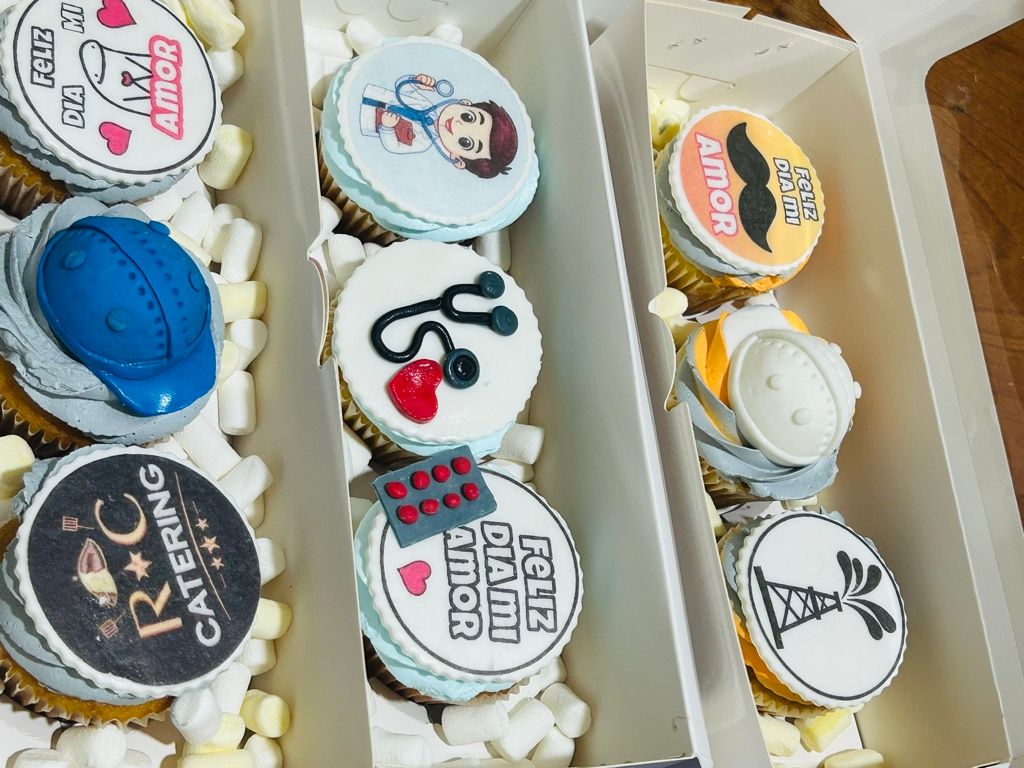 Cupcakes 3 unidades con detalles en fondant