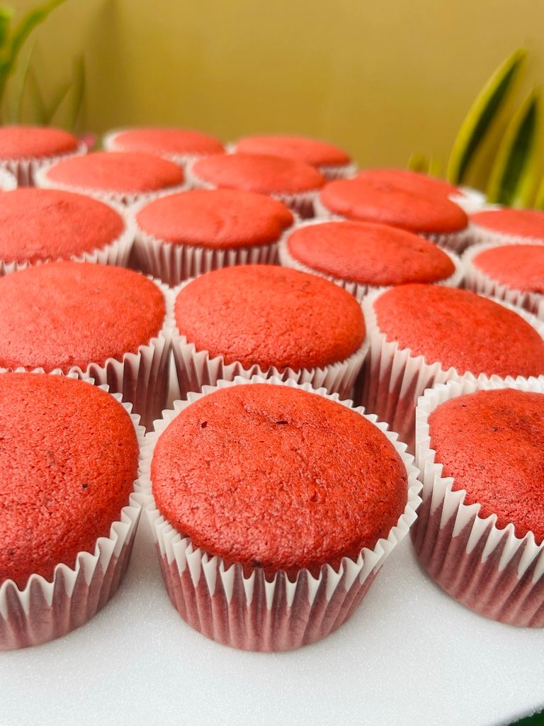 Cupcakes de ret velvet rellenos  y decorados en crema