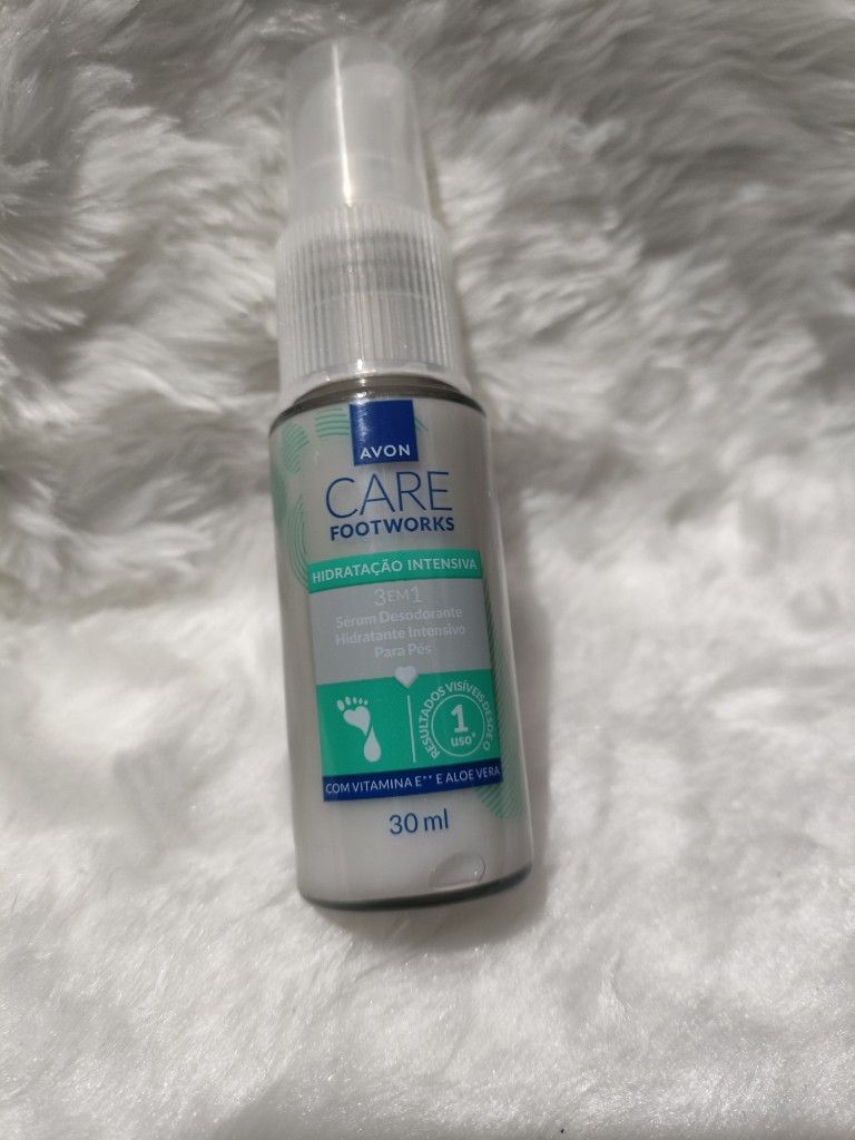 Avon Care Footworks hidratante para pés 30ml