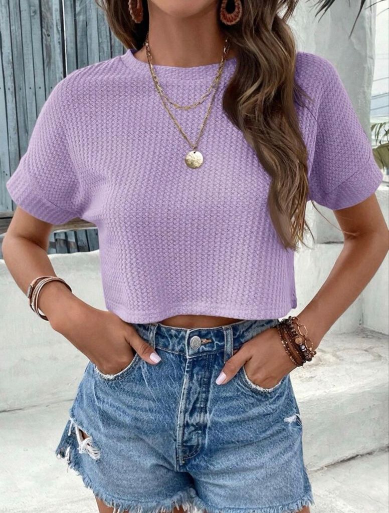 Camiseta lila corta