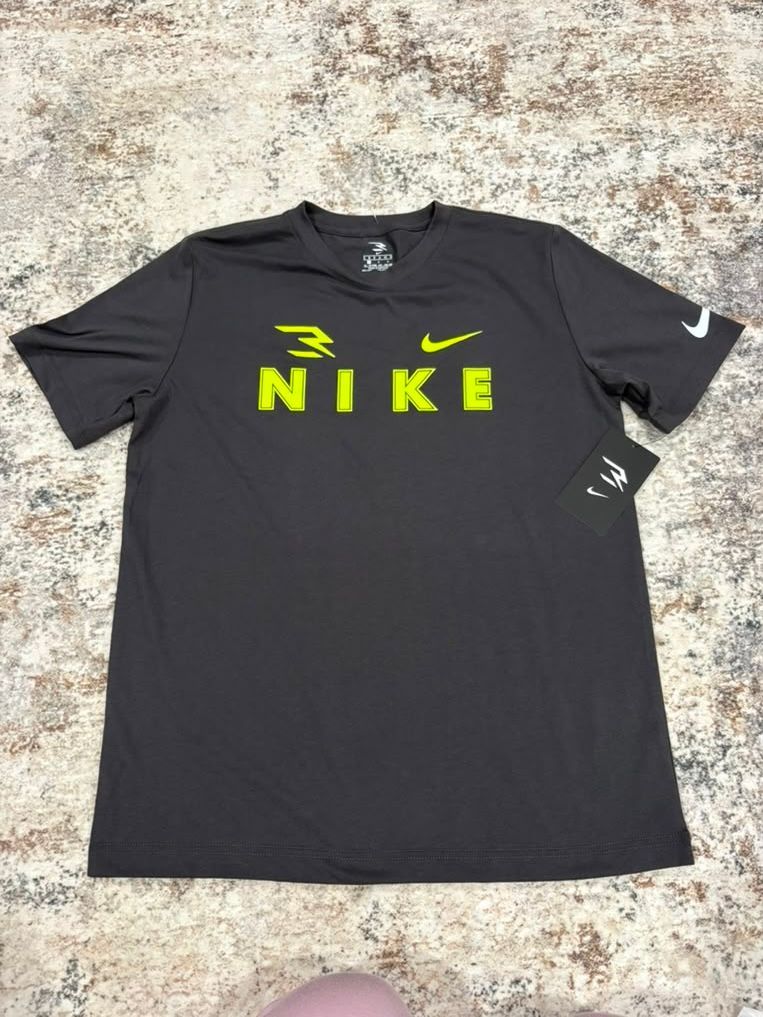 Camiseta Nike Dri-FIT para Niño – Gris Oscuro