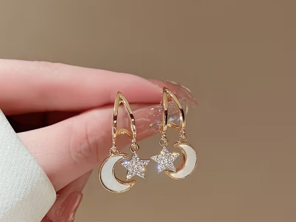 Aros colgantes luna y estrella dorados
