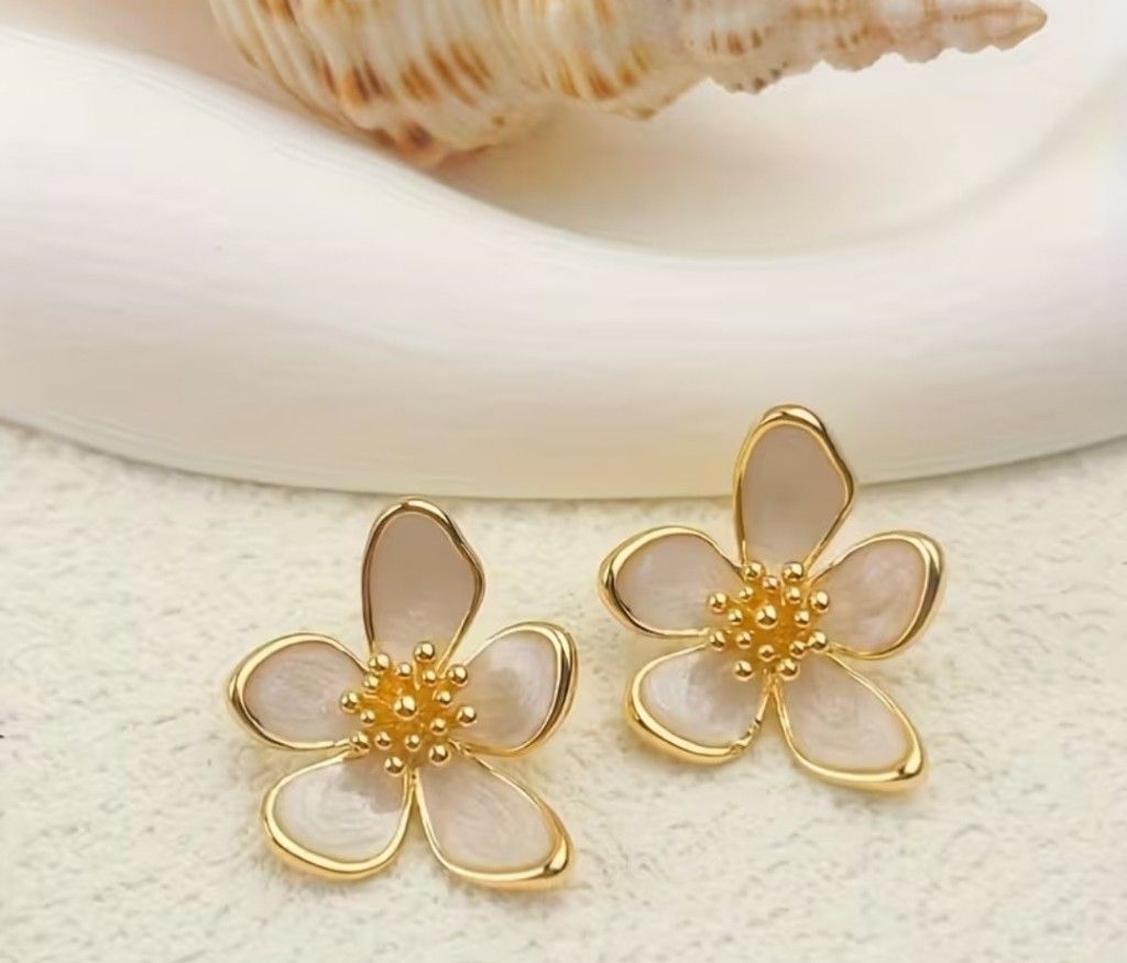 Aretes flor dorados