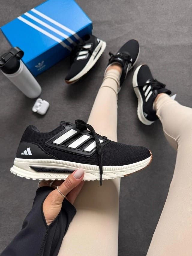 Adidas UltraBounce negras