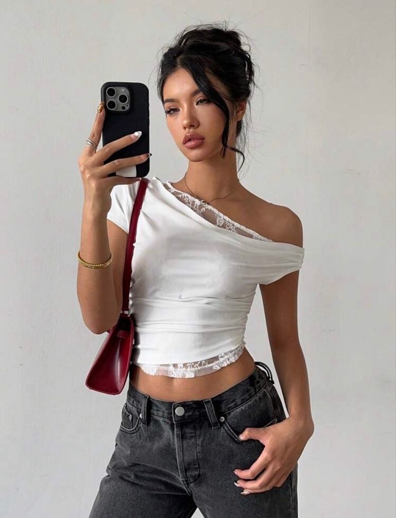 Blusa asimétrica encaje blanco