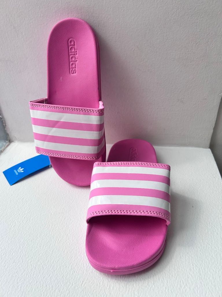 Adidas tres líneas rosada