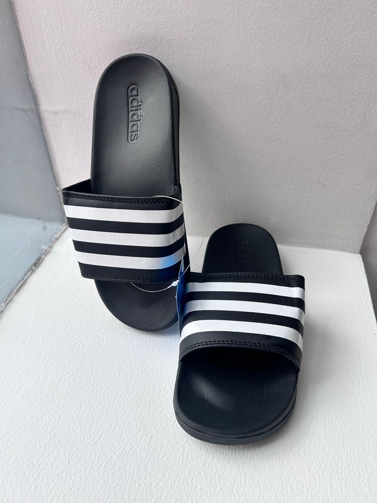 Adidas negras tres líneas blanca
