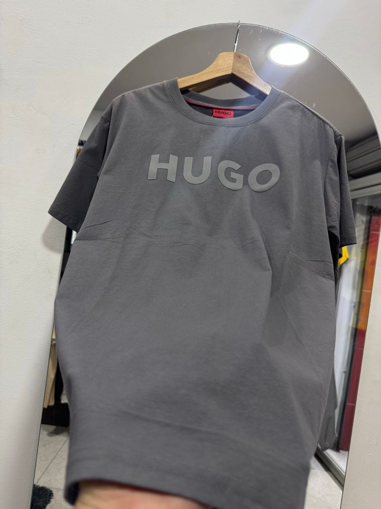 1.1 HUGO camiseta gris