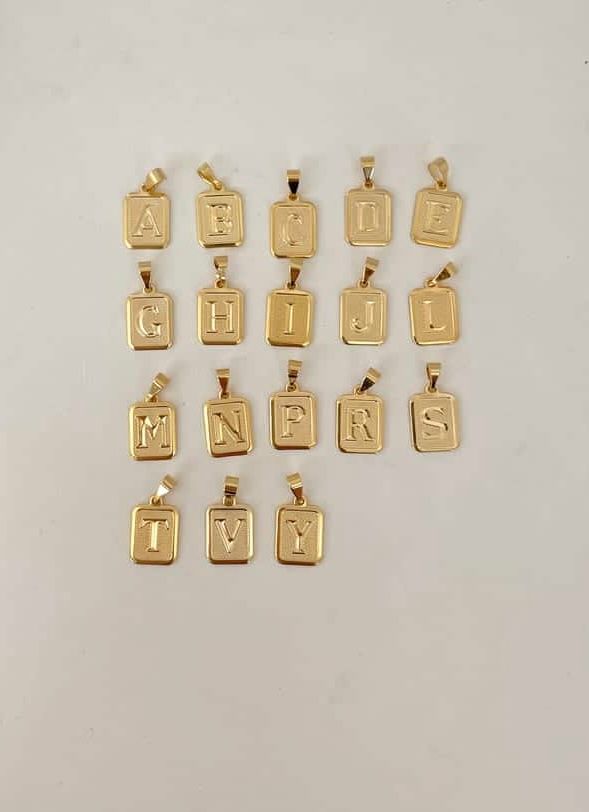 Dijes oro laminado 18k letras